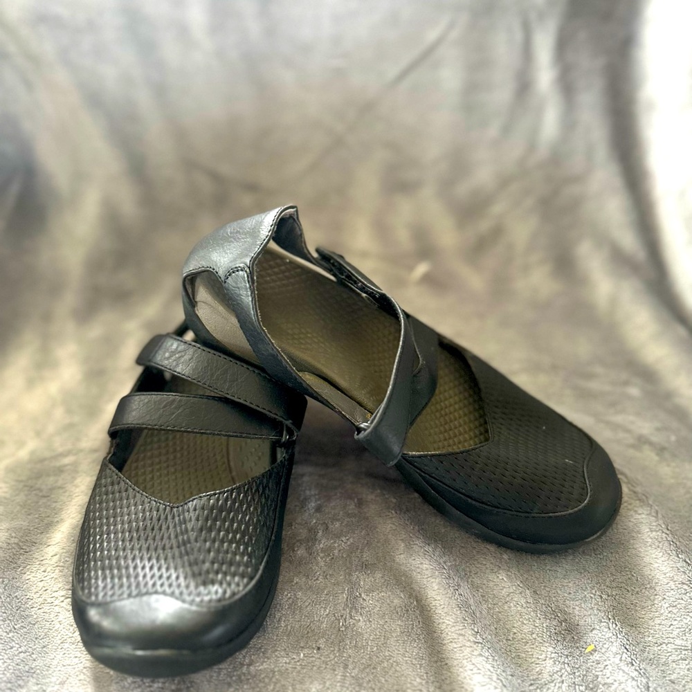 Black mary-jane style shoe